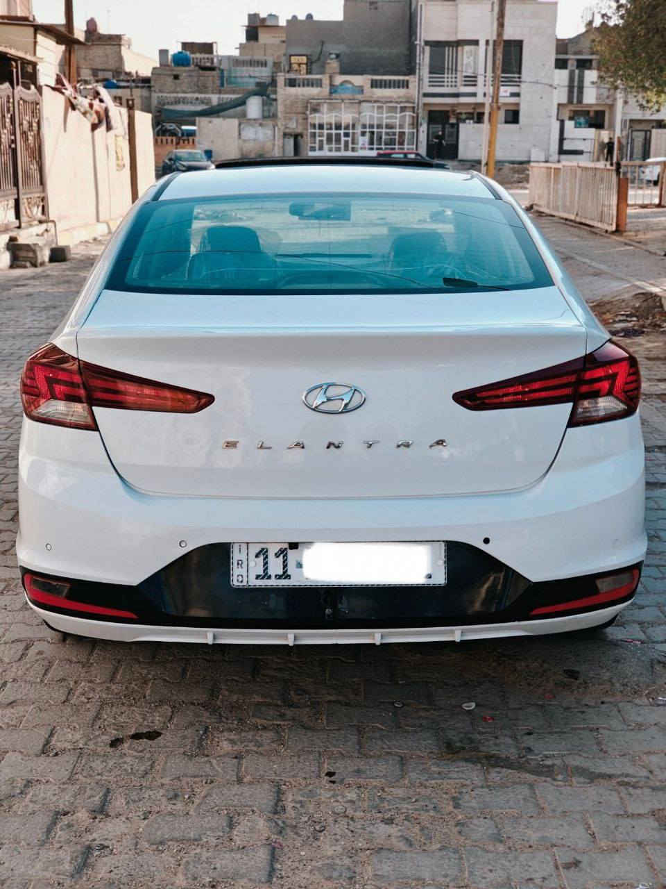 سلام عليكم
هونداي الانترا 
موديل 2020
 خليجيه بيها صبغ قليل بالجاملغ الخلفي باقي السياره كفاله 
فول موصفات 1/1
موصفات 
محرك 2.0 دوش 
فتحة سقف 
بصمة 
بصمه ابواب 
شاشة كبيره 
حساس امامي 
حساس خلفي 
 كامره دواره 
داخل جلد ومغلف جلد 
تخم تاير 
گير ومكينه كفاله عامه 
قطعتين تبريد 
تبريد ثلج
ماشيه ١٠٤km وقابل للزياده 
صدر حداديه جديده السياره جاهزه للاخير مابيها كل نقص 
رقم بغداد الجديد انكليزي 
تحويل مباشر سياره ب اسمي 
مكاني بغداد ام الكبر سعر 163وبيها مجال 
هاتف/‍***********
