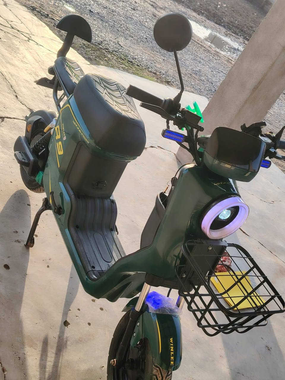 السلام عليكم مكلف بنشر ماطور شحن R9 جديد
للبيع او المراوس بماطور بانزين نضيف للاستفسار :‏‪***********‬‏
