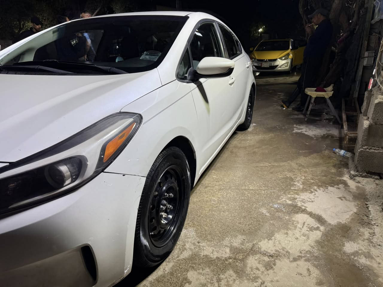 � للبيع – 
كيا فورتي 2017
 وارد أمريكي

🔹 حادث چاملغ خلف السائق
🔹 مكينة 2000 سي سي
🔹 كير AT (أوتوماتيك)
🔹 بدون إيرباك
🔹 رقم بغداد مميز
🔹 تخم تاير جديد
🔹 منظومة زنون
🔹 صدر أمامي وخلفي جديد
🔹 مكينة وكير مكفول
🔹 بطارية جديدة
🔹 السيارة ما بيها ربع دينار مصرف

💰 السعر: 122 ورقة (بيهة مجال )
📄 التحويل ثاني يوم
📍 المكان: بغداد – الزعفرانية
📞 للاستفسار: ***********
