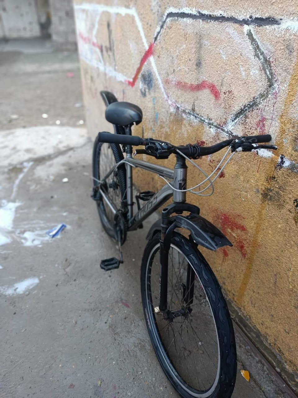 السلام عليكم بايسكل للبيع مستعجل على بيعته السعر 115وبي مجال بسيط حجم 5-27 عليه سستم شيمانو واسال عله سعره وشوف بيش ايبعونه نقصه(يدات كير أمامي خلفي ودسك امامي ) ابريك خلفي بل مكان والنضافه شوفت عينك مكاني بغداد الشعب رقم الهاتف *********** رجاً رجاً لمو شراي لا يراسل
