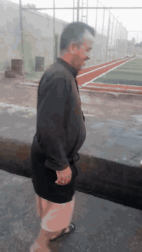 السلام عليكم استاركس للبيع مديل2013معلاية 2017سيارة حلوة ومكفولة كفالة عامة من الصبغ والضربة بيها خط ابيعها اهية وخطها الرقم ***********بي وتساب السعر 185وبيها مجال
