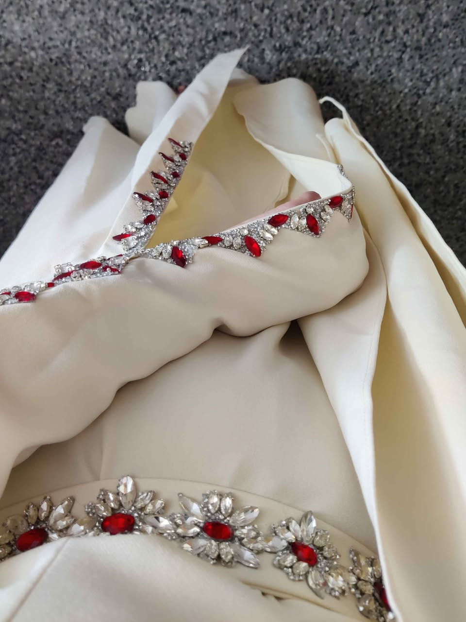 فستان مناسبات للمحجبات❤️
ملبوس مرة وحدة فقط ما بيه اي عيب ما بيه اي كرستال ناقص 
طول كامل كركوك, العراق


**إذا كنت صاحب هذا الإعلان وتريد حذفه لأي سبب، رجاءا أرسل رسالة إلى الدعم الفني**