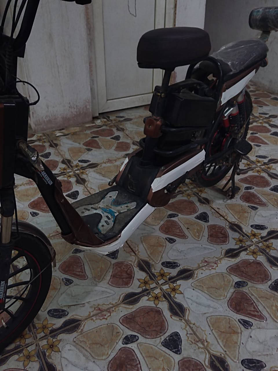 سلام عليكم بايسكل شحن لبيع نضافه خير من الله لموديل مالته 2024 لمكان بعقوبة تحرير لفلكه لخيره رايده 300وبيه مجال 🤍رقمي ***********واتساب موجود
