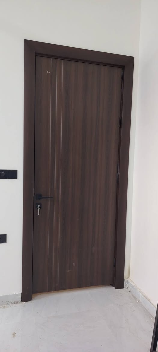 يتوفر ابواب داخليه وخارجيه جميع الموديلات والقياسات  للاتصال *********** وتساب
