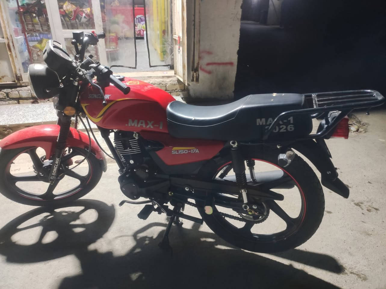 السلام عليكم دراجة موديل 26 جديدة السعر 800 ***********
