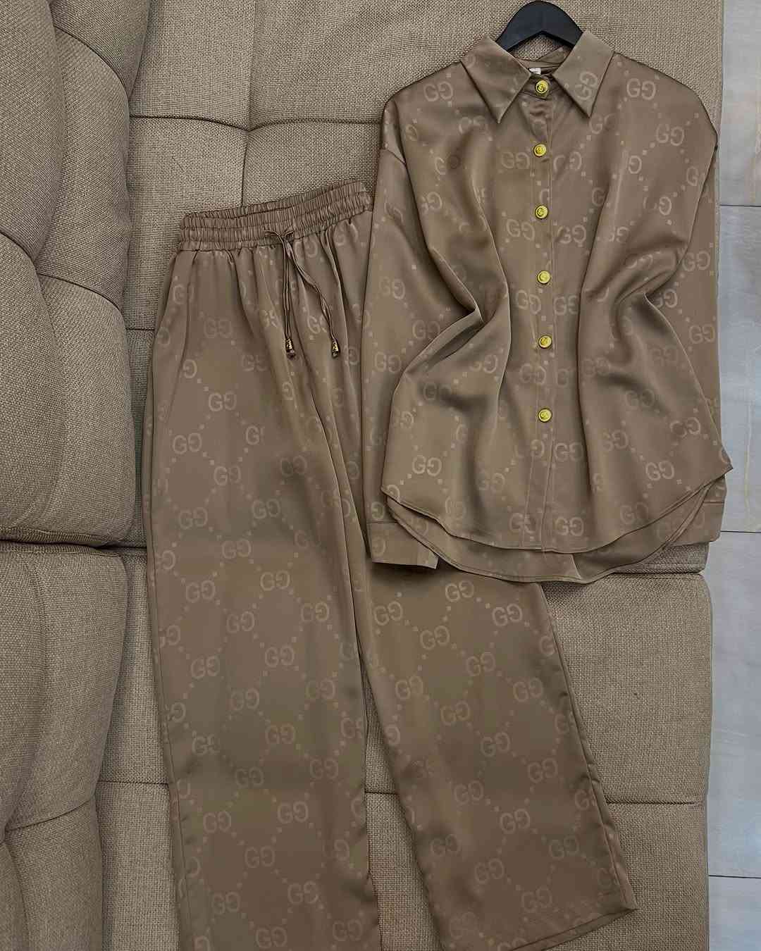 توفر اجمل طقم 
خامه صيفيه وبارده 
متوفر بقياسات
38-40-42-44-46
طريقه الحجز
ارسال صوره للموديل مع العنوان ورقم
رساله على الخاص ✉️💌
او على الواتساب ☎️
***********
***********
متوفر دفع عن طريق زين كاش 💵 
العنوان 📍
الفرع الاول:بغداد المنصور شارع الاميرات عماره الكوخ الجديد داخل القيصريه محل ما قبل الاخير على اليسار
الفرع الثاني:بغداد زيونه شارع الربيعي عماره الموج التجاري قرب جدار سنتر محل الاخير على اليسار⁩
