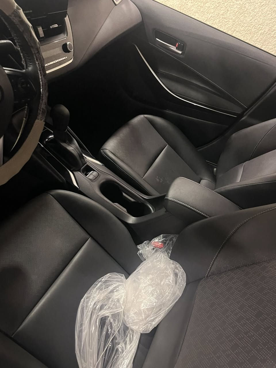 سلام عليكم للبيع كورلا موديل 25 هايبرد ماشيه ٢٠٠٠ يعني زيرو مكفوله سعر السياره ٢٤ و٣٠٠ وبيها مجال مكان السياره حي جامعه 
للتواصل ***********
