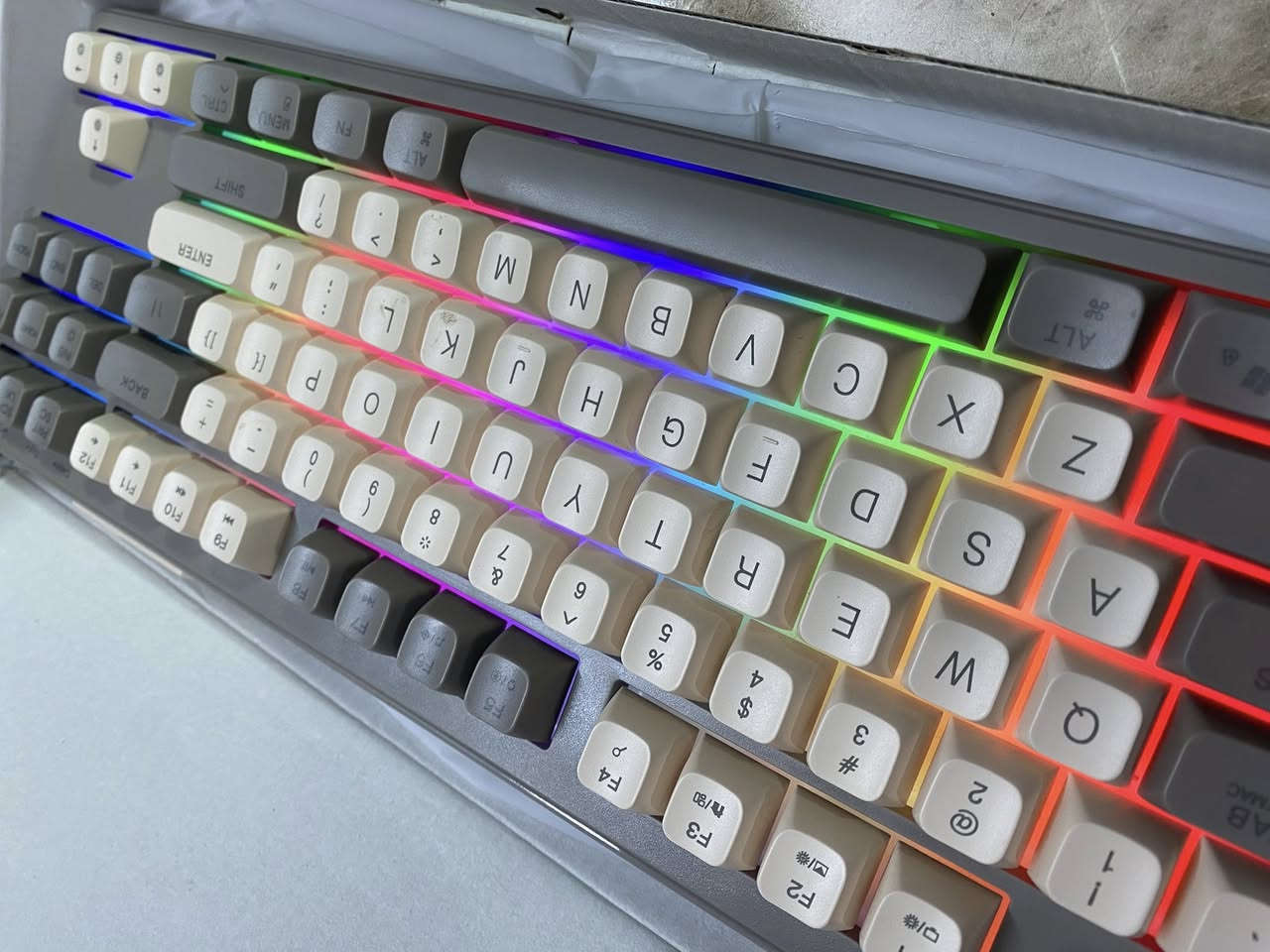 كيبورد بلوتوث ، 25 الف


**إذا كنت صاحب هذا الإعلان وتريد حذفه لأي سبب، رجاءا أرسل رسالة إلى الدعم الفني**