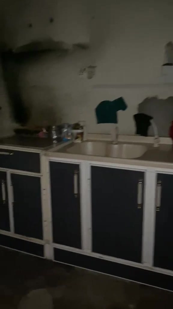 كاونتر تفصال تركي ثقيل شغل  درجه اولى  مبطن نورماده حفر كاونتر مع محلقاته فرن شافط دهون تركي ستيل كاونتر ويه الفاترينه يصير قياسه 275 + ملحق 90سانتيم لطباخ كهربائي ابيع مستعجل بسعر تراب  عنواني بصره حيانيه ***********