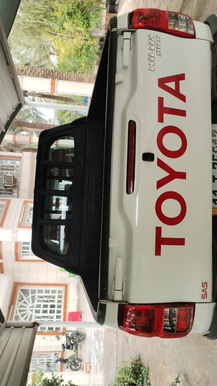 السلام عليكم ورحمة الله وبركاته
تيوتا ساز هايلوكس ضمان شركة ماشي 12000الف كليو باسمي تحويل باي وقت تريد السعر 310$ العنوان بغداد
والسياره رقم بغداد.... تبريد كشنات... هاتف ***********
