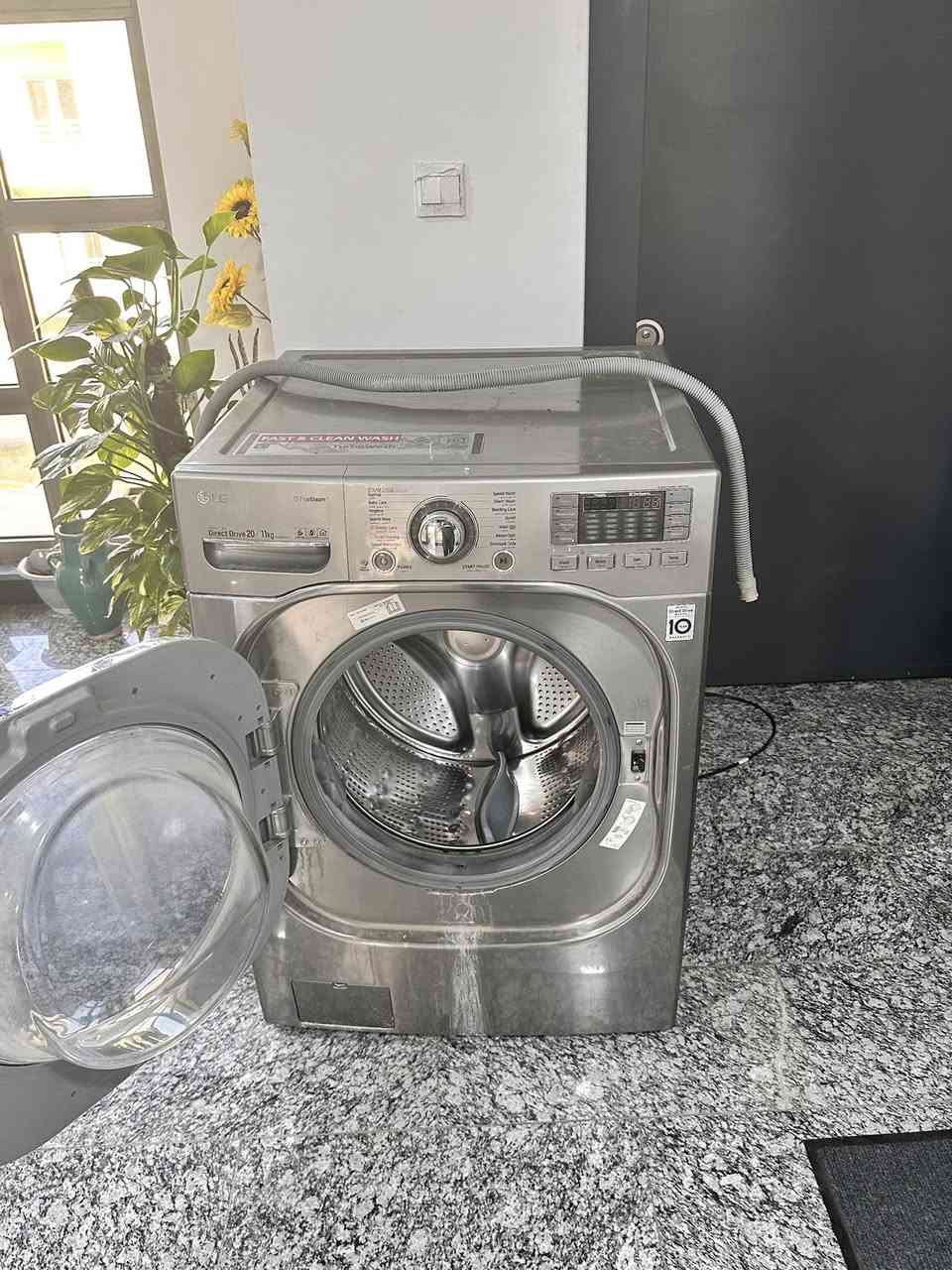 السلام عليكم 

غساله فول اوتماتيك
 نوع (LG) 20g 
مستعمله 
للبيع بسعر مناسب 
داخله تصليح شركه (LG) 
وحالياً بيه عطل 

***********
