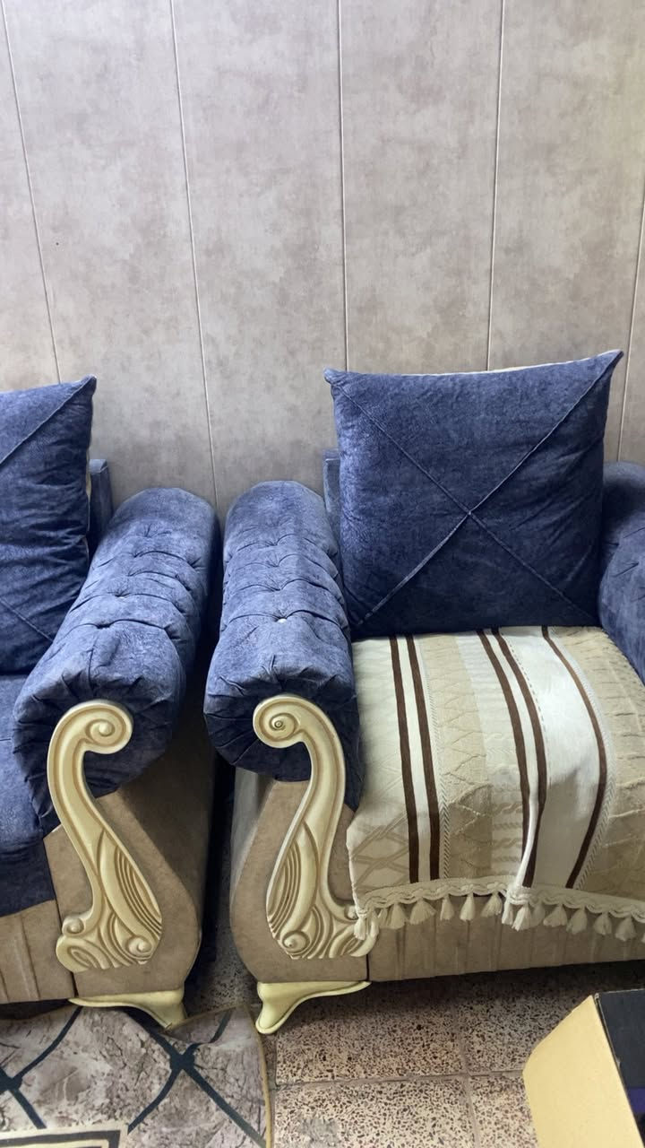 تخم قنفات للبيع
السعر ٢٥٠الف      ١٠ مقاعد
بردات ٣٠ الف طول  البردات ٣ أمتار وعرضهن ٦ أمتار 

العنوان بغداد 
الاتصال ***********
