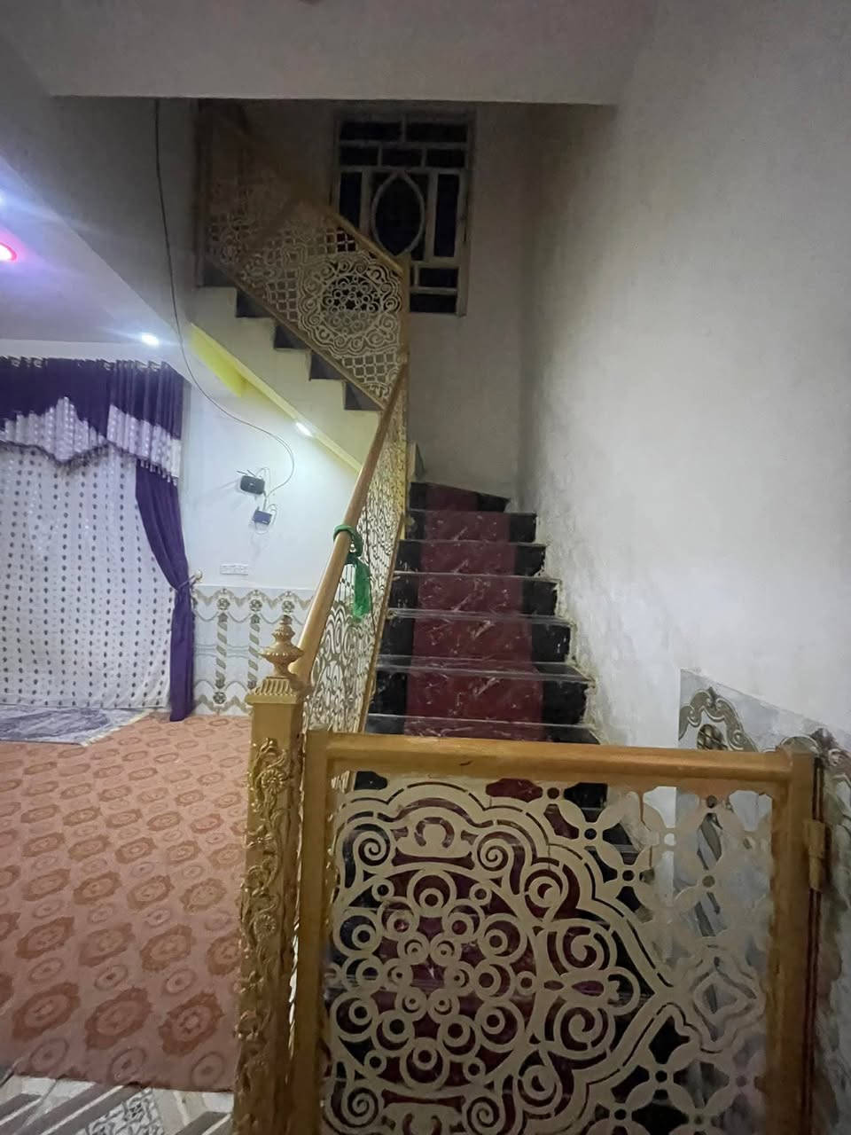 بيت طابو في حي الامام الرضا قرب من بيت الاخ علاء مطشر المساحة 200 م يتكون من 3 غرف نوم وصاله ومطبخ واستقبال وصحيات داخليه وخارجيه مبني من الطابوق والبلوك والسقف الغرف واستقبال عگاده والمطبخ والصحيات والطارمه كونكريت السعر 85 مليون للاستفسار اتصال ***********
