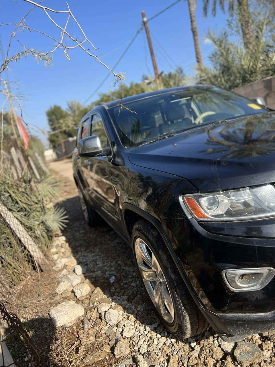 سلام عليكم للبيع جيب لاريدو بسمي موديل 2014بيه صبغ بابتين بس مكينه مكفوله شديته قبل اسبوع مواصفات كير طياره  شاشه زغيره بصمه تشغيل عن بعد / ***********
