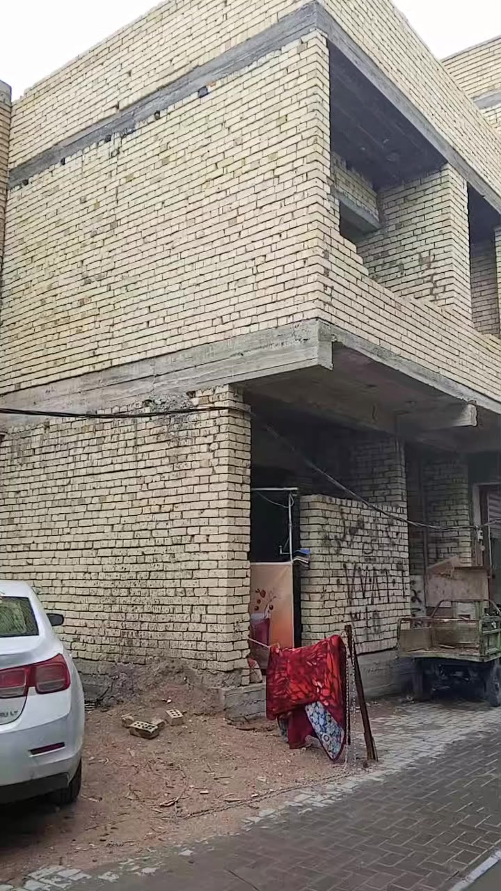 هيكل للبيع الفضل شارع براجه
طبقين ستثمار 60 متر واقع حال اكثر 
***********
