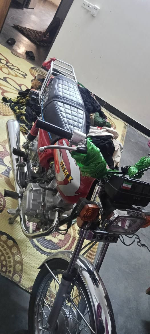 دراجه نامه سلامتك دراجه حلوه تخبل وبلادي ومحركها نظيف وهم انطيك بيها ضمان لا تريد والله العظيم وسعرها 800 وبيها مجال لان جايبها من محافظه بعيده وبغداد الشعله. دراجه محركها واحد عراقي تشتغل جروبات نفس كل شيء كل شيء يعني وتخبل وانا كلش محتاج واللي يشتريها بالعافيه علي والله العظيم تخبل ***********
