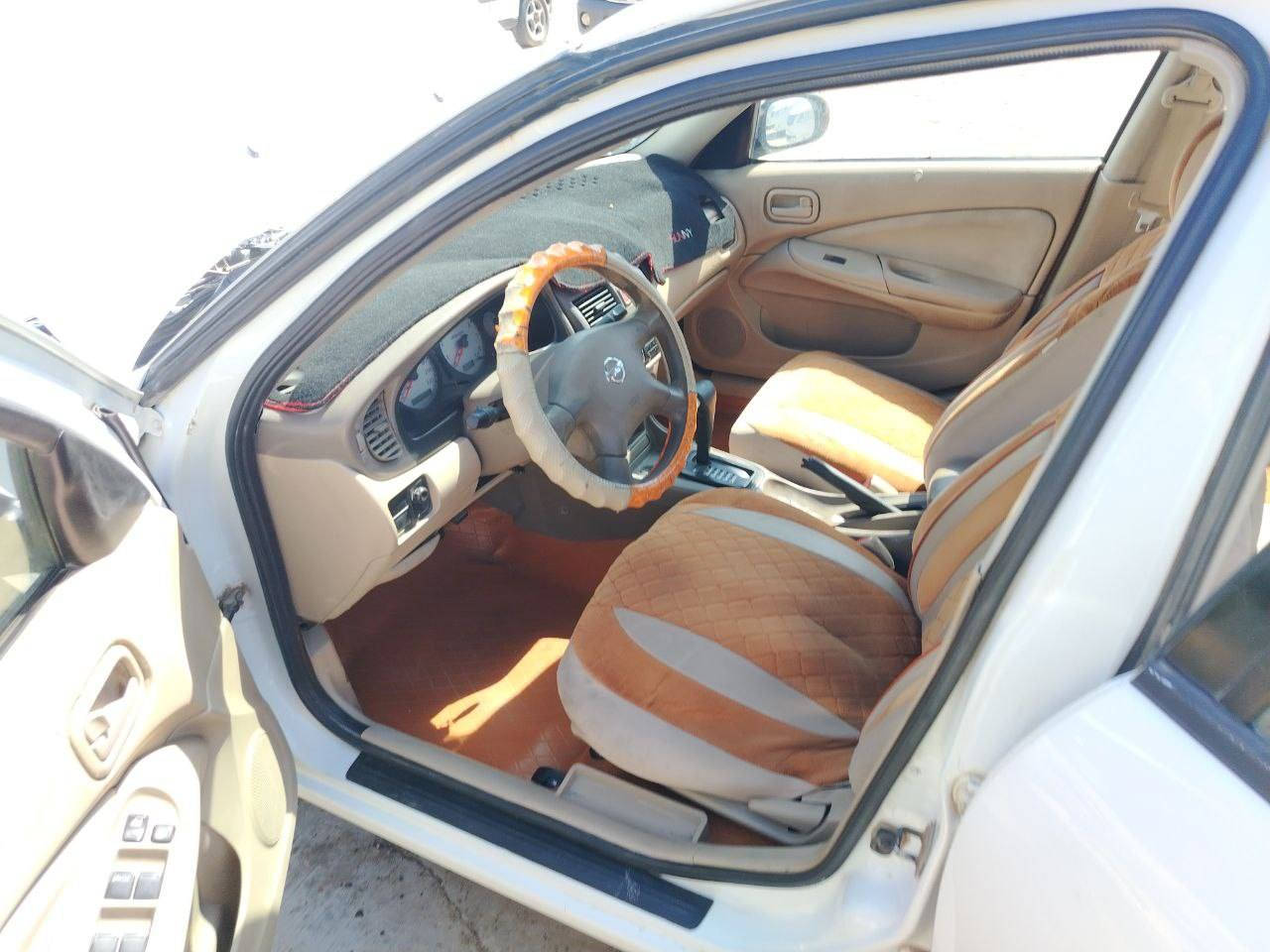 نيسان سني
موديل ٢٠١٠ ياباني اصل
 ...فول اوتوماتيك
 ...كفاله محرك كير حداديه تخم تاير باتري كهربائيه كولها شغاله ..تبريد ثلج ...رقم واسط  أنكليزي 
الكوت قرب بوابه كوت بغداد مقابل محطه البوابه 
 
***********
***********
