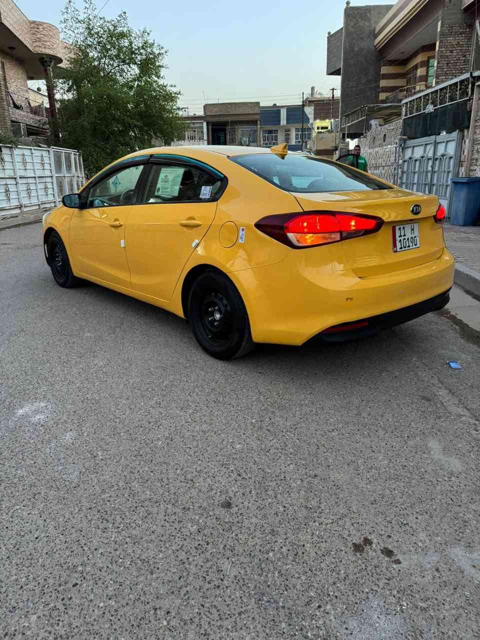 السلام عليكم كيا فورتي البيع موديل 2017 حادثها جاملغ خلفي فقط فقط بدون دواخل السياره جديده و جاهزه بل عافيه على الياخذه  رقم بغداد بسمي تحويل ثاني يوم مصفره هيه و غرامات تحويل وين ميعجبك  مكان السياره بغداد الرصافه رقم الهاتف ***********
