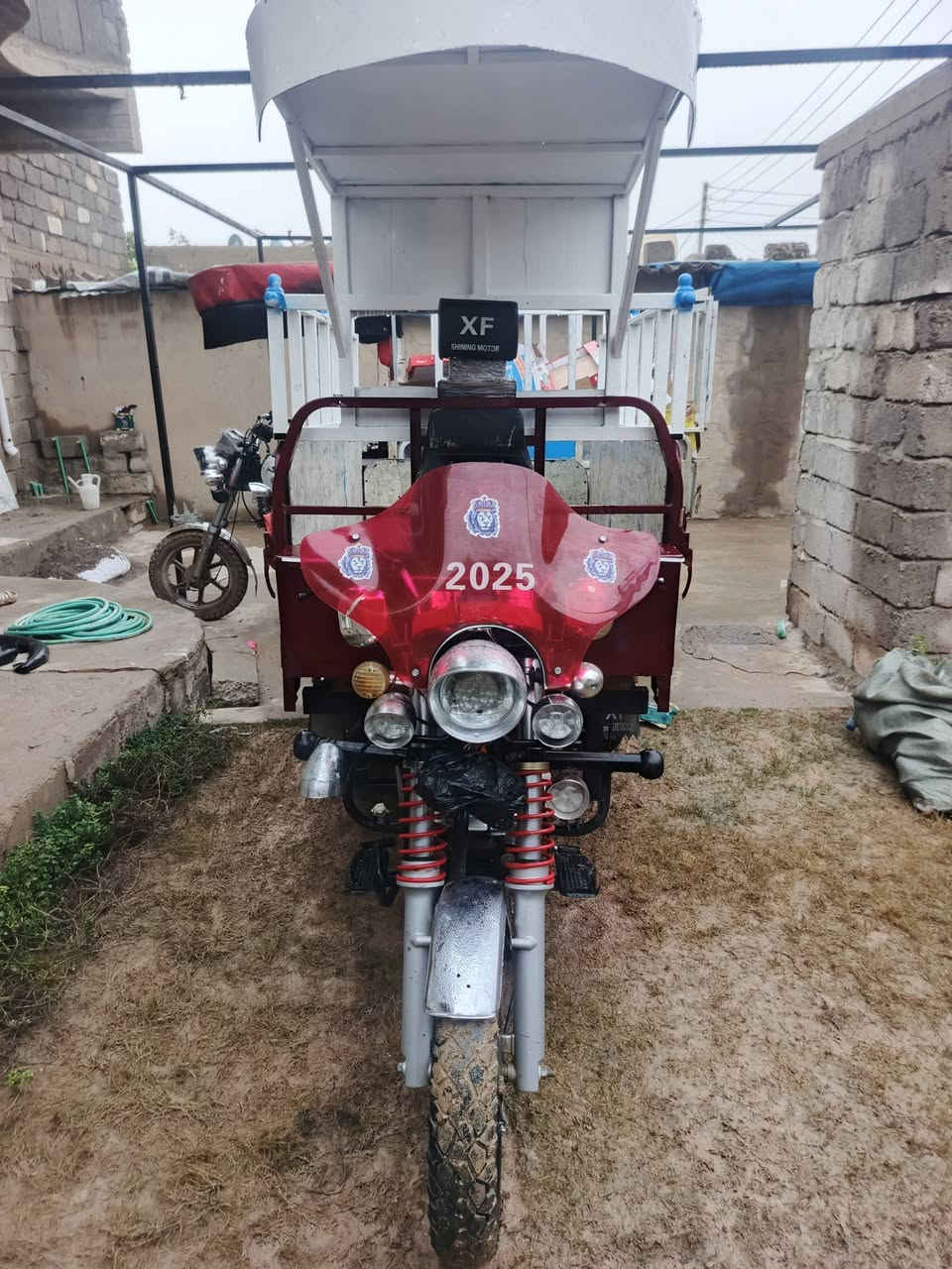 اسلام عليكم عندي هاي الستوته للبيع استوته مضيف نفس موهيا بل صور الشاصي شرط واير منيا شقاله المحرك ما مفتوح ابمليون وسبعه ميه ويه المحجل ول قمريه بدون المحجل وقمريه ابمليون وا ستميه عنواني اليمن رجم حديد ها ذا رقمي للتواصل ***********
