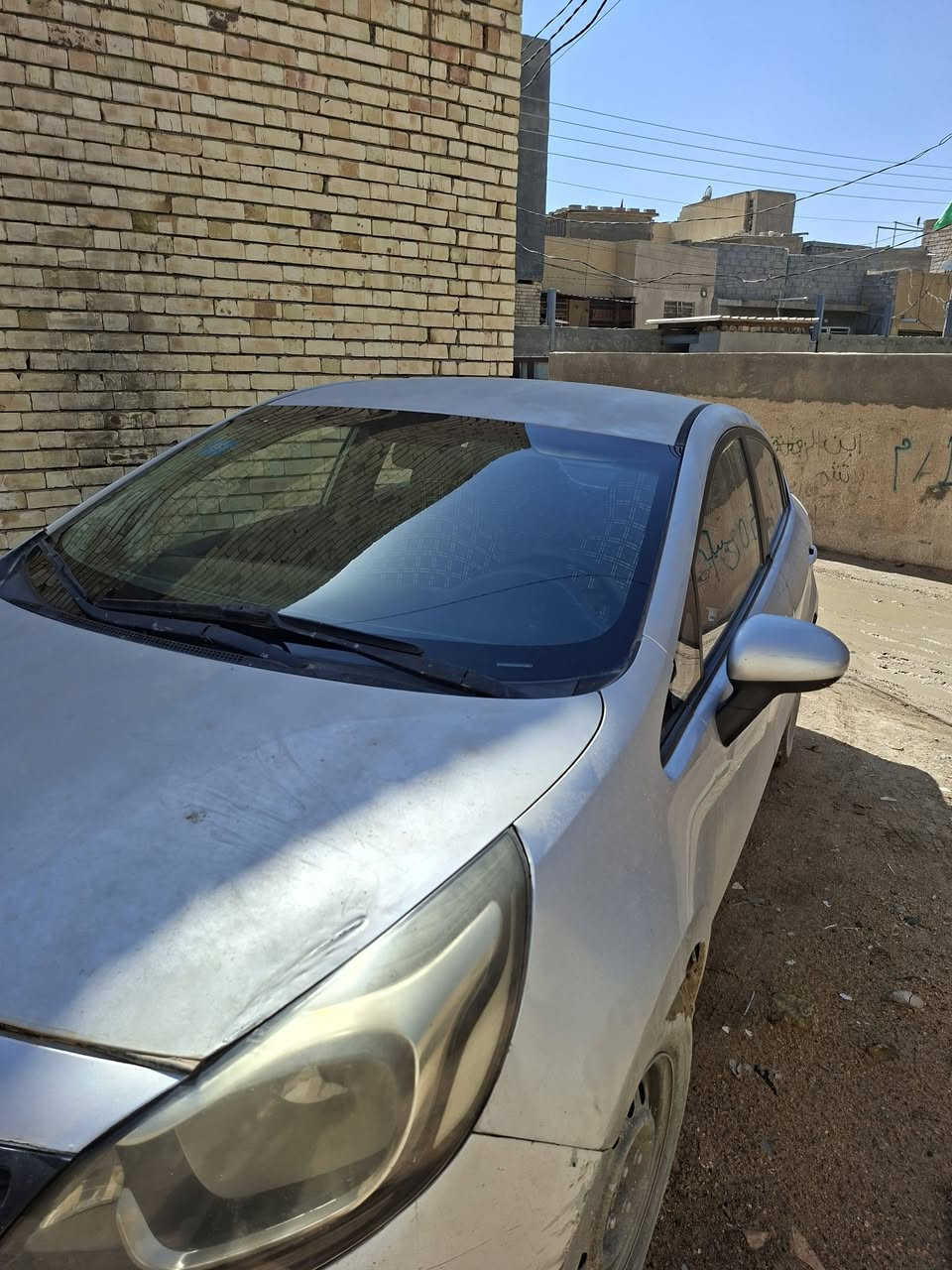 السلام عليكم ريو موديل 13 خليجي
محرك 1600 
لون سلفري
رقم مثنى بأسمي شرط المداور بكربلاء
بيها طخات خفيفه محركها كايم بس السياره تمشي وترايها للبصره
السعر 70 وبيها مجال قليل 
العنوان كربلاء 
الرقم ***********
واتساب ***********
