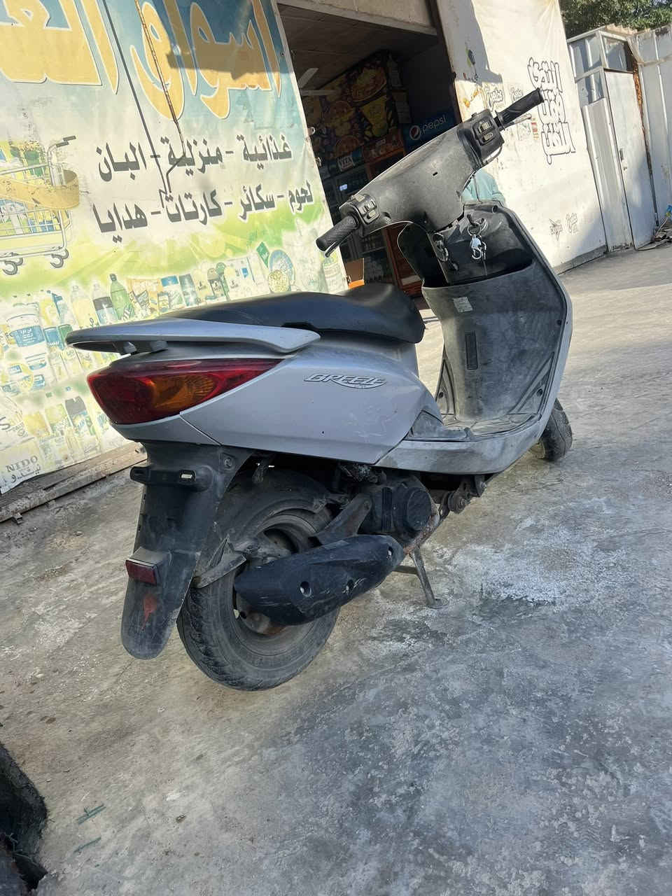 السلام عليكم دراجه للبيع بريز دراجه قبل شهر منزلها حاويه كلشي شغال بيها ع فحص كلش نضيفه الشعب *********** السعر 850بيها مجال
