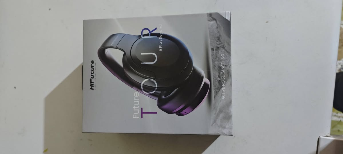 سماعه
إلغاء الضوضاء

النشط (Active Noise

Canceling) الميزة الأساسية للسماعة كما هو

مكتوب على العلبة، وتعمل على عزل الأصوات

ونقية.

والضجيج المحيط بك لتمنحك تجربة استماع هادئة

تصميم مريح فوق الأذن (Over-Ear) تأتي بطوق رأس قابل للتعديل ووسادات أذن ناعمة ومريحة للاستخدام الطويل دون الضغط على الأذن.

تجربة صوتية متطورة Play Beyond) الشعار المكتوب يشير إلى توجيه السماعة لتقديم أداء صوتي محيطي ومميز، سواء للموسيقى الأفلام، أو الألعاب.

بطارية تدوم طويلاً تتميز هذه السلسلة من HiFuture بعمر بطارية ممتاز يكفي للاستخدام لعدة أيام مع دعم

الشحن السريع عبر منفذ Type-C.

ميكروفون مدمج عالي الوضوح الإجراء المكالمات الصوتية بوضوح وتصفية صوتك عن الضوضاء أثناء

التحدث

اتصال لاسلكي مستقر تدعم تقنية البلوتوث الحديثة لضمان اتصال سريع ومستقر مع هاتفك أو حاسوبك 

سعرها 35


**إذا كنت صاحب هذا الإعلان وتريد حذفه لأي سبب، رجاءا أرسل رسالة إلى الدعم الفني**