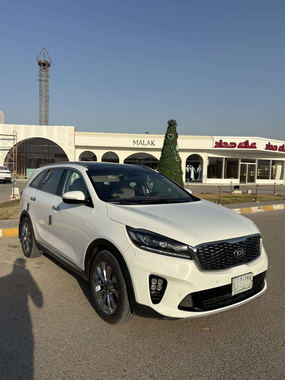 كيا سورنتو موديل 2018
ماشيه 120km حقيقي 

كير ومحرك بوضع الشركه كفاله 

حداديه جديده مابيها  كل نقص 

وتخم تايرات جديد

موصفات السياره 

بانوراما 

كشنات اماميه كهرباء

سايد بريك كهرباء اوتو هولد 

كشنات جلد بلادي 

كشنات تدفئة تبريد

جنطه كهرباء 

كامره خلفيه 

حساسات اماميه خلفيه 

ويل ستيل قياس ١٩ 

وباقي موصفات السورنتو المعروفه 

السياره على ايدي من 2018 لليوم 

بيها ٤ مكانات بارد

حافه البنيد بيها شبر مرجعه عل بارد 

الباب الخلف السائق بيها بارد اقل من شبر 

باب الراكب والخلفيه بارد شبر 

والجنطه بيها بارد على كد شبر 

كلهن دحجات بسيطه ومنزل صورهن بالمنشور

السياره معروضه للبيع 

225 ورقه وبيها مجال للشراي 

غير متواجد عل فيس 

رقم الهاتف 

***********
