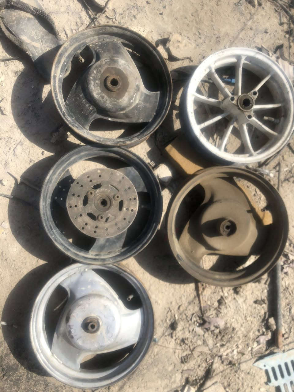 شتريد تفصيخ مال ماكس عدله موحود كفرات مال رنبه رباط وياله كلشي موحود والاسعار جوه السوك مكاني بغداد غزاليه 
***********
