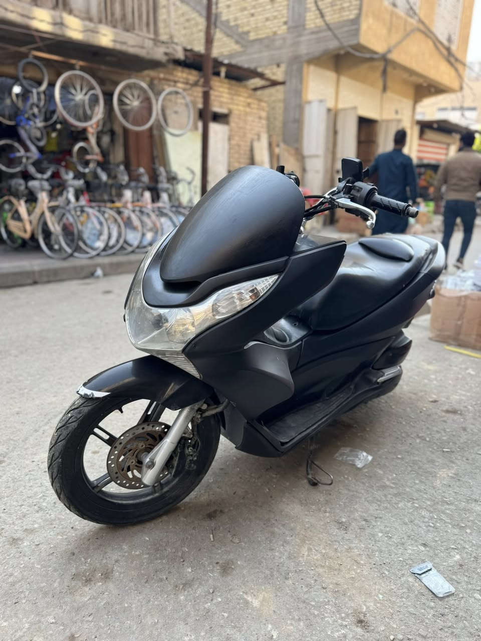 Pcx جيل اول ياباني مكينه مكفوله سعر 1100 وبيها مجال بسيط اول مراوس بأدرس حديث حسب القناعه ***********
