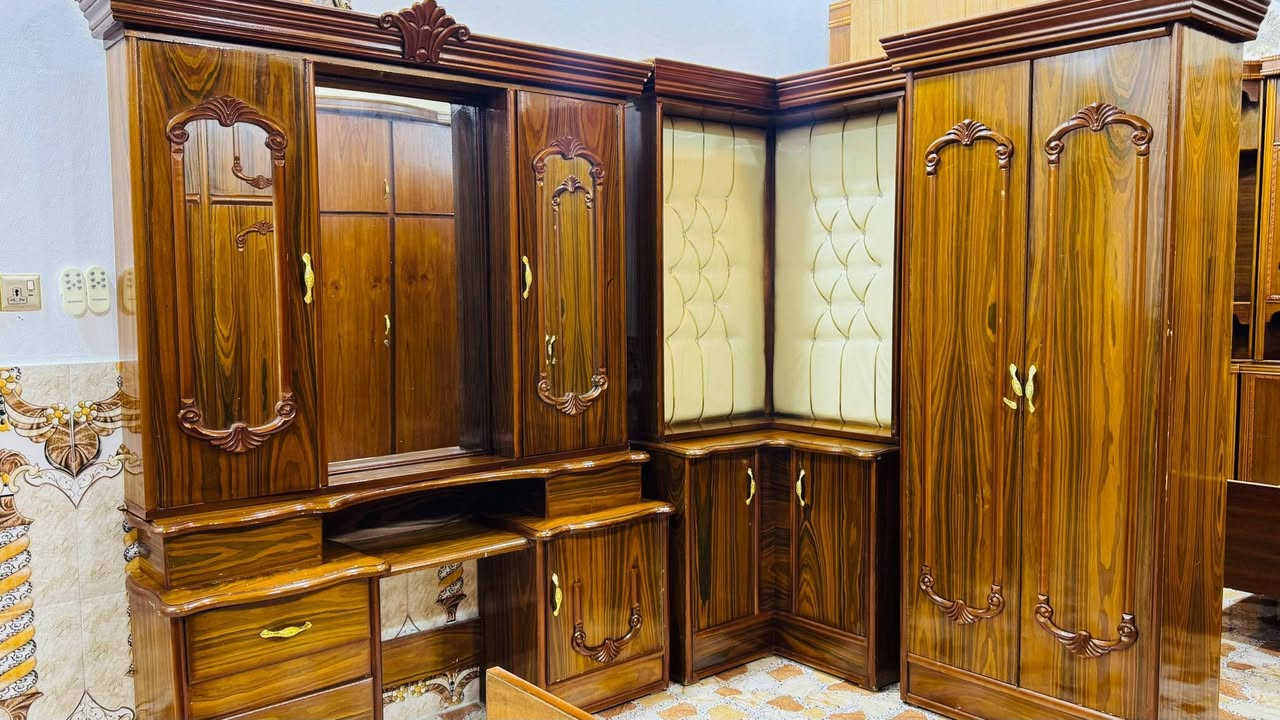 يوجد غرف نوم مستخدم بس نضيف بشكل وخشب درجه اولى اسعار مناسبه للاستفسار ***********
