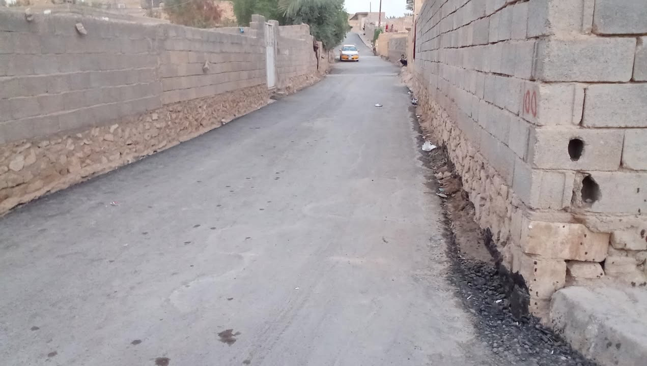 دار سكن للبيع في قضاء حديثة _ وادي الخمسة 

المساحة الكلية ١٠١٥ م طابو و ٩٨٥ م غير مسجل و من ضمن سياج الدار 

المحتويات 

ديوان ٩ × ٤ 

هول ٥ × ٤

ثلاث غرف نوم ٥ × ٤

مطبخ داخلي و خارجي ٥ × ٤

صحيات داخلية و خارجية 

بستان مثمر من فواكه و نخل 

ثيلة كبيرة امام الدار 

السقف شيلمان  ، الارضية صبة ناعمة 

السعر / ٥٥ مليون قفل

يرهم مراوس في سيارة موديل حديث

مكتب ابو احمد الحديثي للعقار 

عنوان المكتب / الانبار / قضاء حديثة / سوق الحي العسكري / قرب اسواق ابو حسين للغذائية 

استاذ هشام    ***********

رائد               ***********
