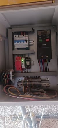 لوحة تحكم • كهربائية