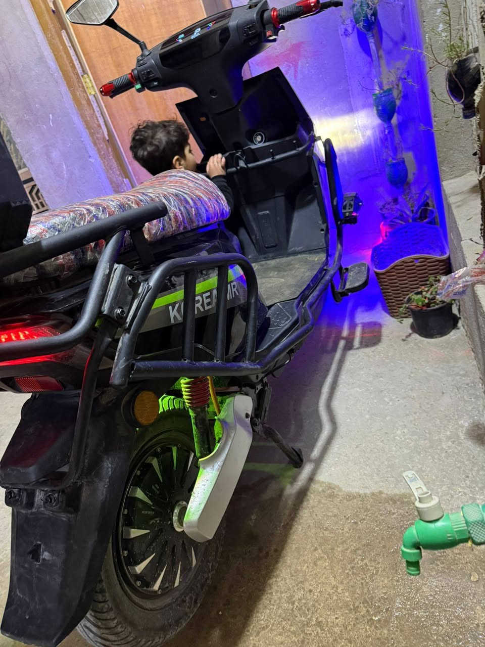 سلام عليكم من رخصت ادمن 
كوري جديد استخدام سبوع للبيع 

كامل مواصفات تشغيل بعد وكرت وسويج 

6بطاريات سرعه 120 

السعر المطلوب 850 بي مجال قليل ***********
***********
