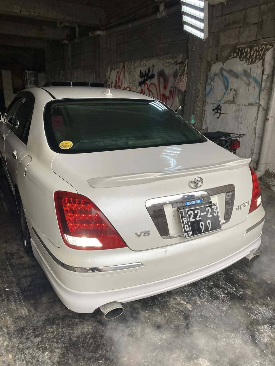 ماجیستا براوە براوە ٢٠٠٥ لۆک  کۆد ی بۆکراوە  بی دەحمو لیدراو بی چالو شوخت شانیسو کەڤەر بەشەرت 
قەپات مواسەفات بەس سلایت نیە ناو قەیسی چوارتایەو ویل مایباخ لۆکی لەسەرە مشتەریت تیلکە بی مەسرەف***********
