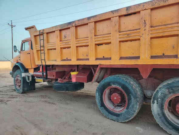 السلام عليكم
 سكس اقچم موديل 82
محرك عادي نضييف
كير ١١١ نضيف
مجموعة gf
بدي عمل
رقم الماني تحويل مباشر

السعر 60 مليون وبيها مجال للشراي

معرض العراق لبيع وعرض الآليات الثقيله
الفلوجه معارض الخط السريع
للأستفسار والطلب ***********
