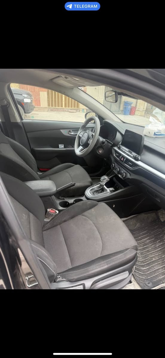 السلام عليكم كيا فورتي مديل ٢٢ماشيه ٤٠الف ميل سياره نضيفه وخير من الله او اقتصاديه سريعه شبابيه والله مو جيف سيارتي اخوان بيها ثلاث قطع ثنين من امريكه او وحده بل جاملغ الخلفي رايدها ب١٤٦ او بيها مجال بسيط اي استفسار اتصلو عله هذا الرقم او اني خادم ***********
