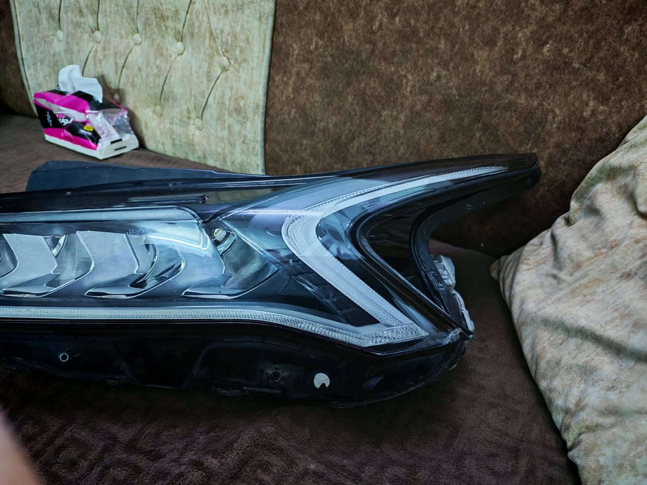 السلام عليكم لايت لد أصفر اصلي سعره 375000 وشرط الفحص ورقمي بيه واتس ***********
