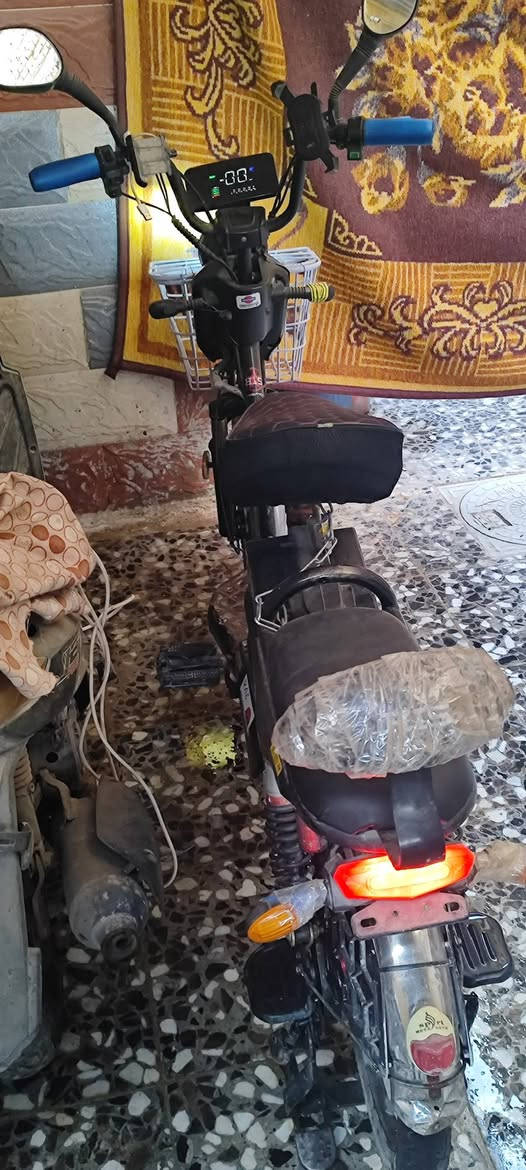 السلام علیکم بایسکل شحن للبيع بي 4 بطاريات بسعر 400وبي مجال مكاني حي العسكري العابد رقمي.  ***********
