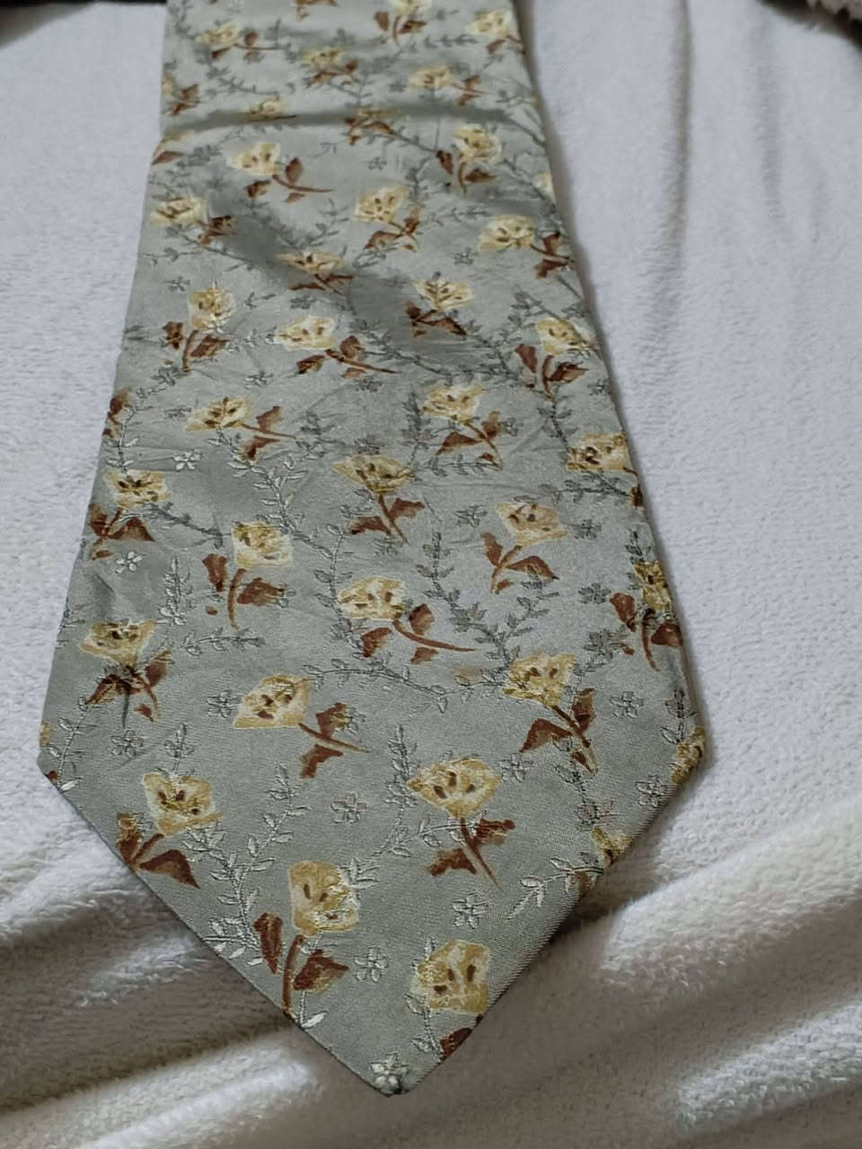 سلام عليكم على بركة وصول البضاعة الجديده اليوم من عالمنا الأربطة الايطاليه في قضاء  الحويجه خلف التربيه القديمه للحجز عن طريق الواتساب *********** السعر القطعة الفين دينار فقط و توصيل داخل و خارج قضاء الحويجه موجود 
ادمن وافق باليرحم والديك الرزق ع الله
