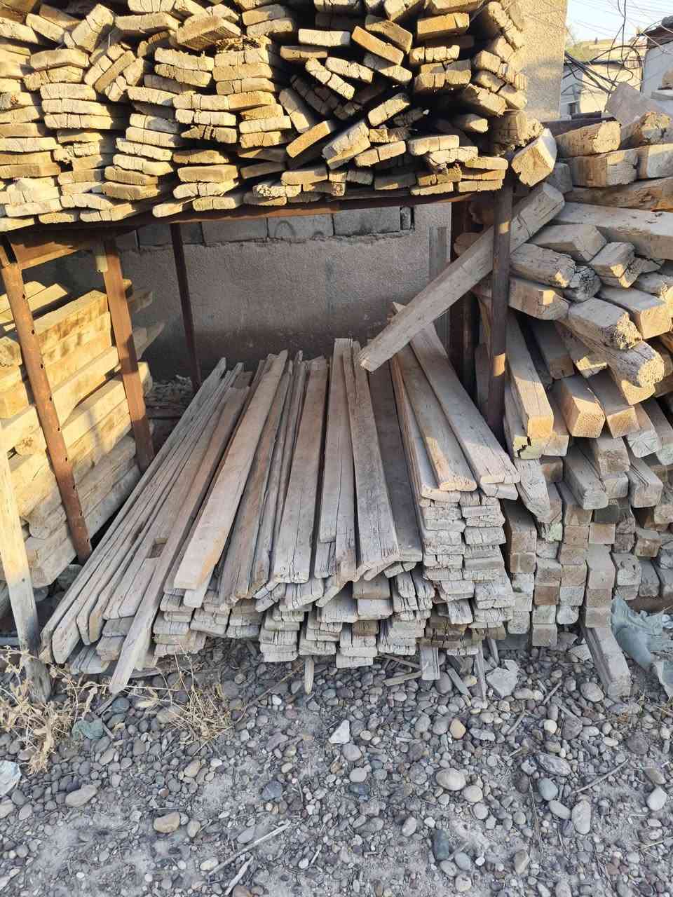 السلام عليكم يوجد خشب مساحه ١٥٠متر مشتغل مرتين عنوان بغداد *********** فقط الجاد للاتصال باستثناء الجكات والفخات
