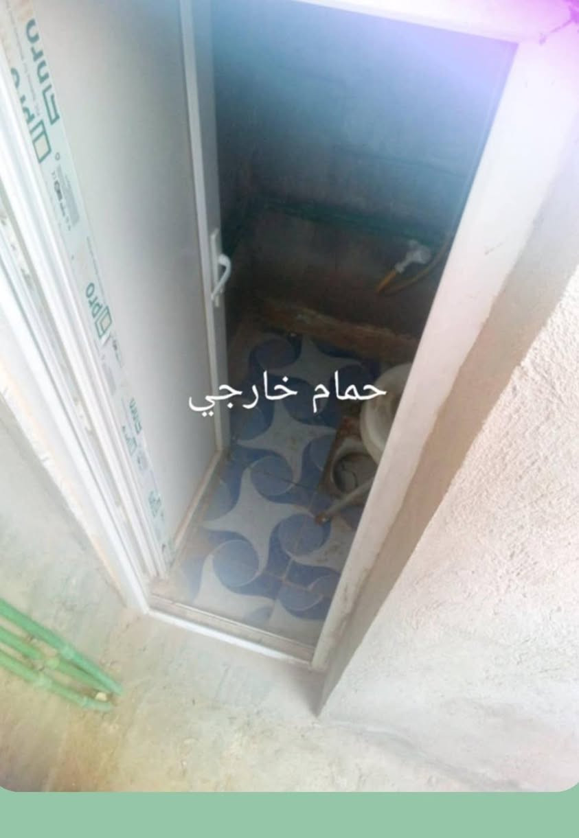 الدار للبيع وره مدرسة الشهيد علي الرماحي 100 متر حاليا مسويه مشتملين طابو زراعي رايده ب16 وبي مجال بي غرفتين وستقبال وصحيات ومطبخ زغير الاساس طابوك البناء بلوك مثل ماموضح بالصور وهذا رقمي بي واتساب اني صاحب الدار ***********
