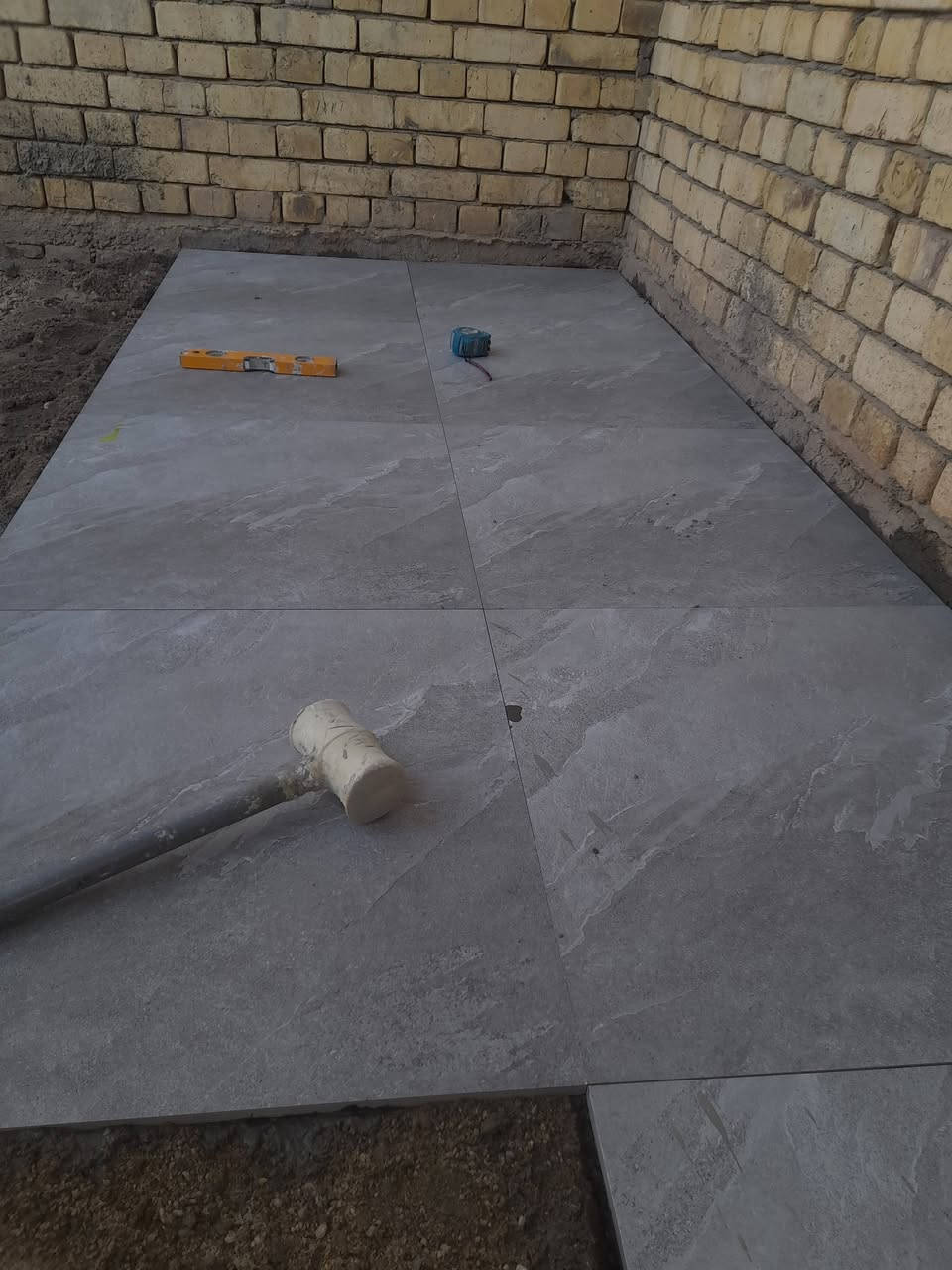 خلفه سيراميك درجه اوله شغل إيراني تتريس جداري ارضي متفرغ حاليآ ***********
