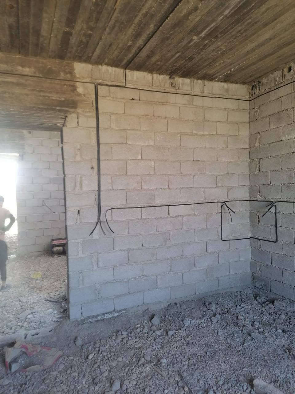 اني كهربائي شتغل بيوت شغلي نضيف ومرتب لي يريد اطلعله تصل بهاذ رقم ***********
