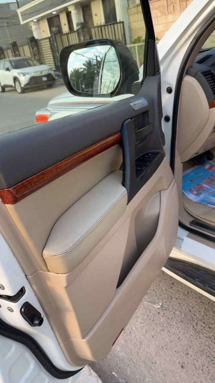 السلام عليكم
لاندكروز فطيم 2014 مكفولة كفالة عامة 
فول مواصفات 
ماشيه 140 الف كيلو حقيقي
السيارة جديدة من كل النواحي 
مكانها بغداد مجمع ايادي العدل 
سعرها 390 وبيها مجال 
 واتساب ***********
***********
