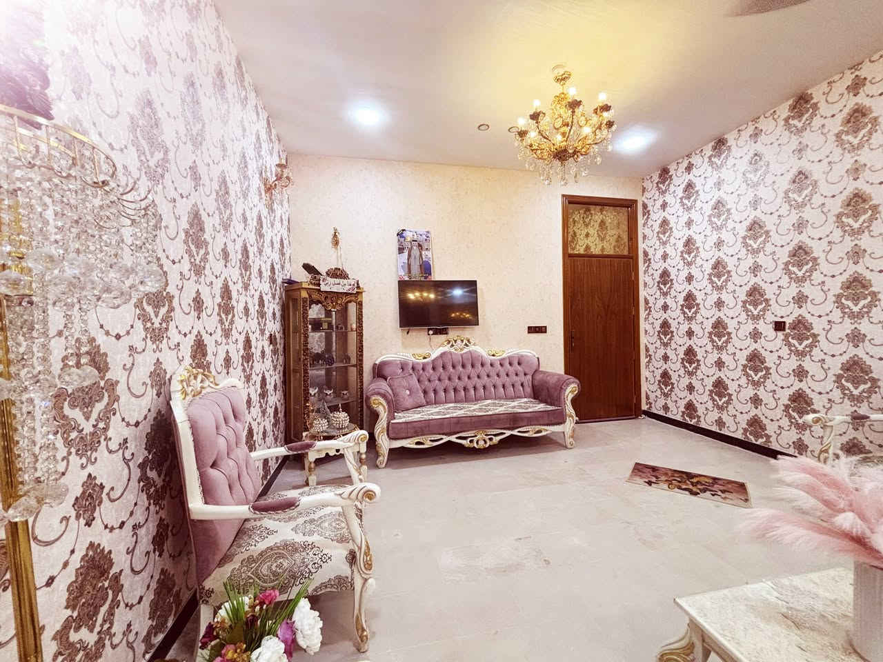 الهم صلي على محمد وآل محمد 
بيت للبيع بالسياسيين فوول مواصفات المساحة ٢٥٠ متر 
ملاحظه البيت مطلوب إسكان 
الاستفسار الاتصال
***********
