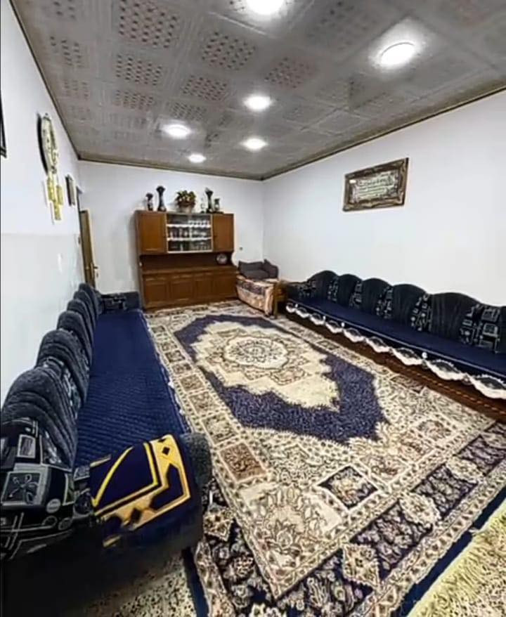 🏡دار للبيع ركن
جنس العقار👈🏻 طابو ملك صرف
مساحة العقار👈🏻 212 م
موقع العقار👈🏻 حي  الوحده
الابعاد 👈🏻10*21
اقرب نقطه داله مدرسه الفيحاء
تفاصيل العقار :: 
يتكون العقار من طابقين
الطابق الاول
👈🏻غرفه نوم عدد2
👈🏻هول
👈🏻استقبال
👈🏻 مطبخ
👈🏻 صحيات

الطابق الثاني
👈🏻غرفه نوم عدد3
👈🏻 صحيات
السعر ((235000000)) وقابل للتفاوض
للأستفسار اكثر مراسلة صفحة مكتب أملاك الخير  او الاتصال على الارقام المذكوره ادناه
☎️*********** 📞 ايمن
***********🤳 وسام
*********** 🤳 سلوان
