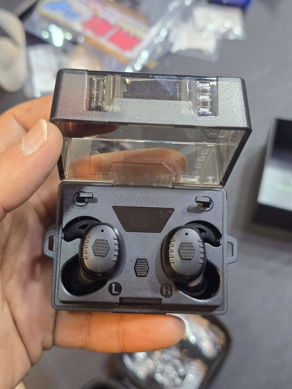 السلام عليكم
سماعه عزل ضوضاء
الي يفيده ينطي سعر طيب وبالعافيه


**إذا كنت صاحب هذا الإعلان وتريد حذفه لأي سبب، رجاءا أرسل رسالة إلى الدعم الفني**