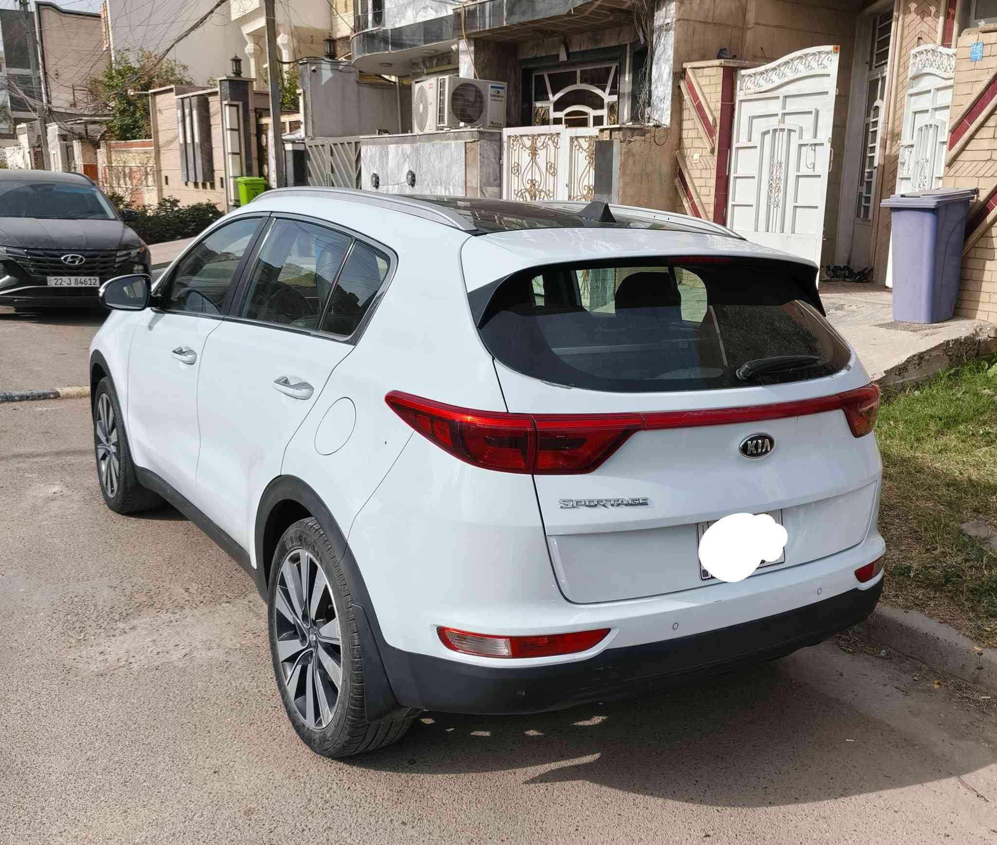 كيا سبورتج 
موديل ٢٠١٧ 
خليجي محرك ٢٠٠٠ 
بانوراما بدون بصمه 
حساسات امامي خلفي 
كشنات جلد 
مانع انزلاق 
بدون بصمه 
رقمها بغداد وبأسمي
السياره ماشيه ٧٢ الف وقابله للزياده
كلين تايتل بس بيها شبرين بارد بالباب عكس السايق
السياره رايدها ب ١٧٨٠٠و بيها مجال بسيط
مكان السياره بغداد


**إذا كنت صاحب هذا الإعلان وتريد حذفه لأي سبب، رجاءا أرسل رسالة إلى الدعم الفني**