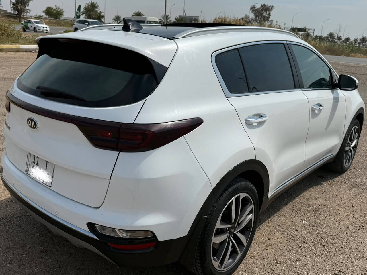 السلام عليكم 
سبورتج 2019 شكل 20 خليجي رقم بغداد بأسمي 
ماشيه 88 الف كيلو  سعرها 200 وبيها مجال بسيط 
سياره فول مواصفات الجي تي لاين 
بصمه / بانوراما / صندوق كهرباء / حساس امامي خلفي 
كراسي الاماميه كهرباء / هاند بريك بصمه / اوتو هولد / تبريد بيانو منفصل / شاشه كبيره / وباقي الموصفات المعروفه للسبورتج ، مكان السياره بغداد الدورة بيع او مراوس حسب القناعة ،التواصل واتس / ***********
