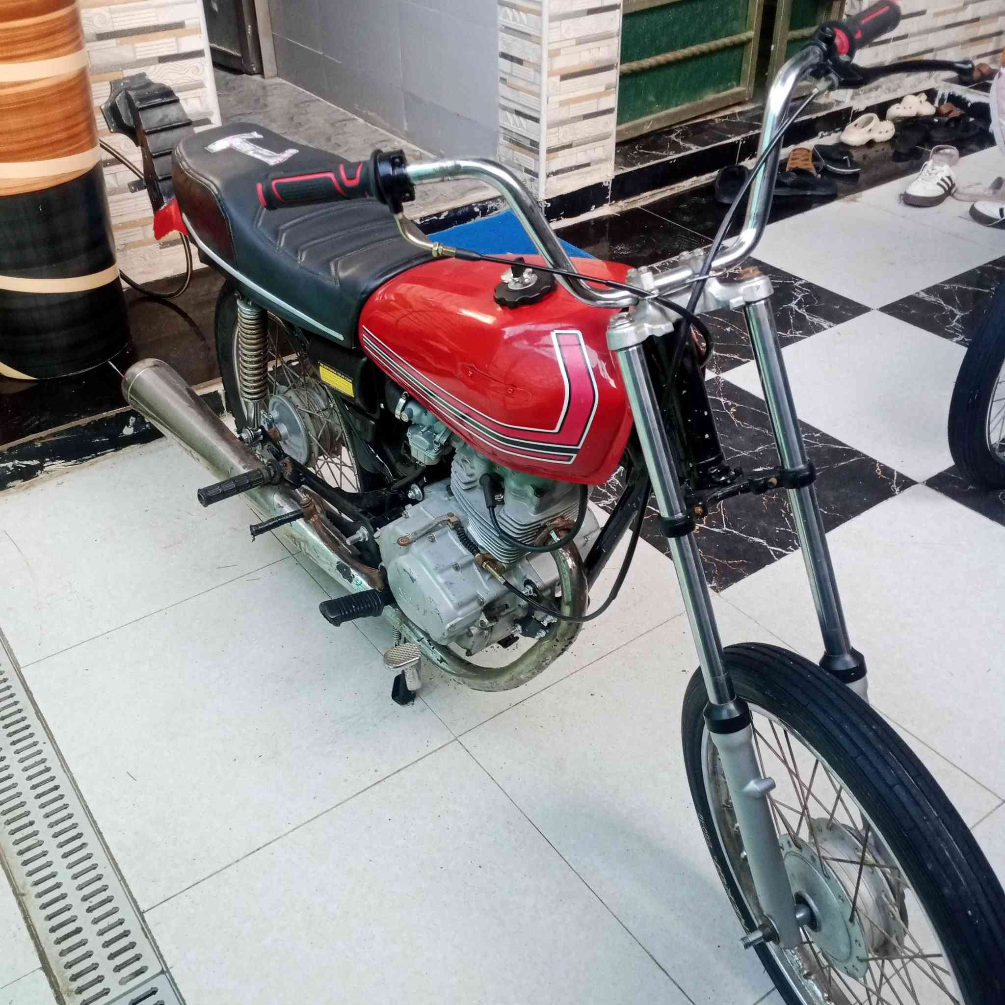 درجه كلك البيع مديل 22  درجه خير من الله لا تبخير ولا تنقيص  شوفت شوفت عينك نضيف ومرتبه  شاصي توه مصبوغ حرار  وغراض كلهن جداد ونضاف وناعمه درجه سعر 400 وبيه مجال الطيبين المكان سوك الشيوخ الدجين 
***********
